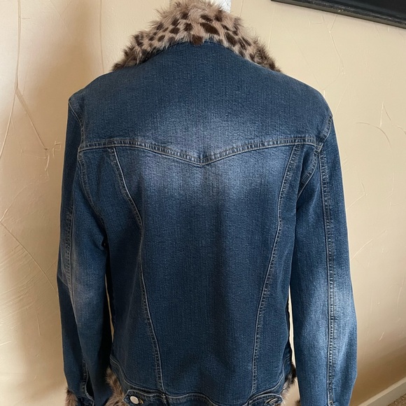 Amazing Faux Fur lined jean jacket! 🤩 - Picture 3 of 7